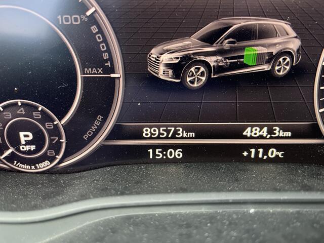 Audi Q5 55 TFSI e quattro Competition / AUTOMAAT/ 367 PK/ PANO/ LUCHTVERING/ LEER/ TREKHAAK/ CAMERA/ ACC/ ELEK.KLEP/ DODEHOEK/ CLIMA/ STOELVERWARM./ DAB/ NAVI/ LED