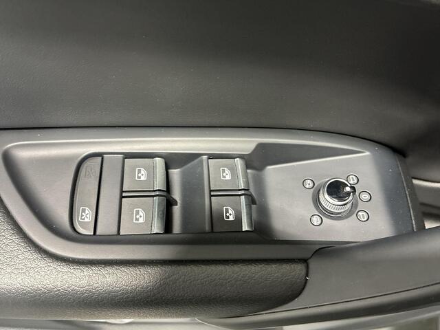 Audi Q5 Sportback 50 TFSIe 299pk S-tronic S edition · Panoramadak · Camera · Wegklapbare Trekhaak · Elek. Achterklep · Sfeerverlichting · 20'' Inch ·