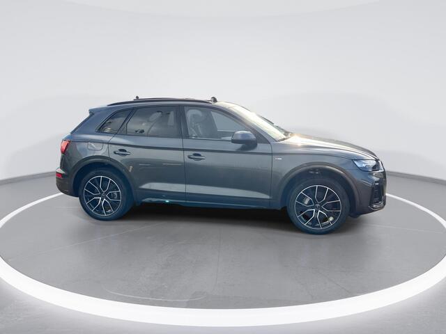 Audi Q5 50 TFSIe 220kW/299PK S Line · Panoramadak · Trekhaak · Camera · Adaptive Cruise Control · Apple/Android Car Play · Leder/Alcantara · Garantie t/m 07-06-2026