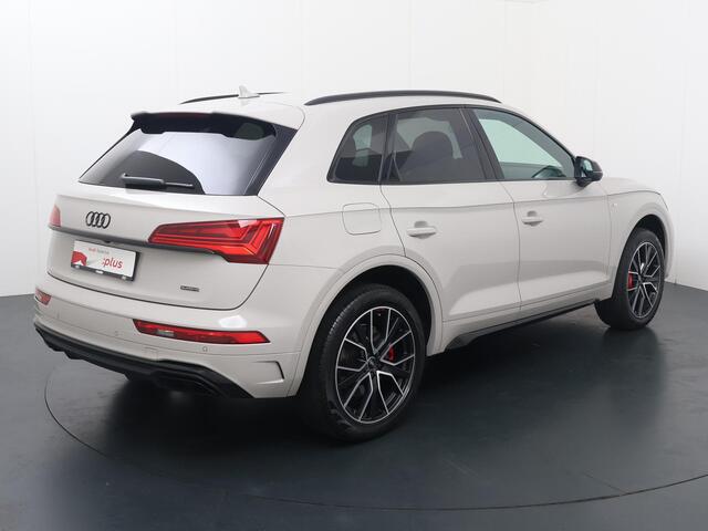 Audi Q5 55 TFSI e S edition Competition | 367 PK | SoH 89% | Audi Exclusive kleur | Matrix LED koplampen | Adaptive cruise control | 20" LM velgen | S line |