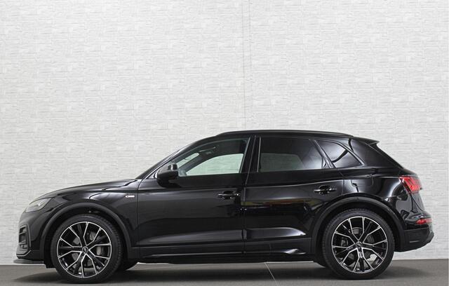 Audi Q5 50 TFSI e 300PK | Luchtvering | B&O Sound | Leder | Carbon | Sportstoelen | Carplay | 11-2022 | Zwarte Hemel | Standkachel | Stoelverwarming | 3-Zone Clima | Black-Optic | Zonwering | Virtual Cockpit | LED | Autom. Achterklep | Bovag Garantie |