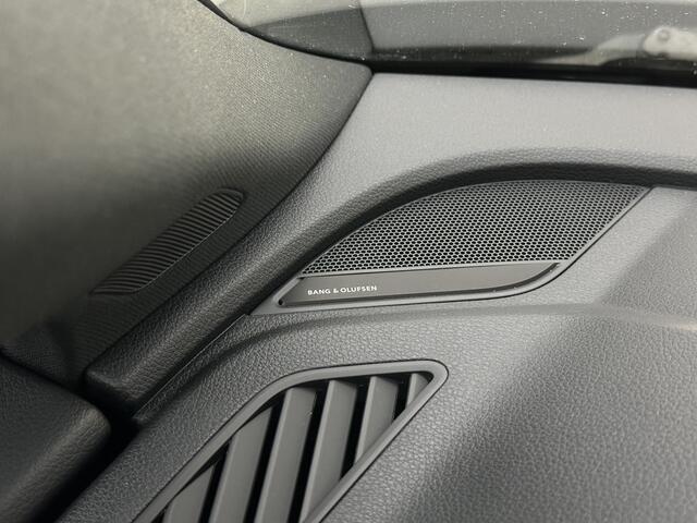 Audi Q5 50 TFSI e 300PK | Luchtvering | B&O Sound | Leder | Carbon | Sportstoelen | Carplay | 11-2022 | Zwarte Hemel | Standkachel | Stoelverwarming | 3-Zone Clima | Black-Optic | Zonwering | Virtual Cockpit | LED | Autom. Achterklep | Bovag Garantie |