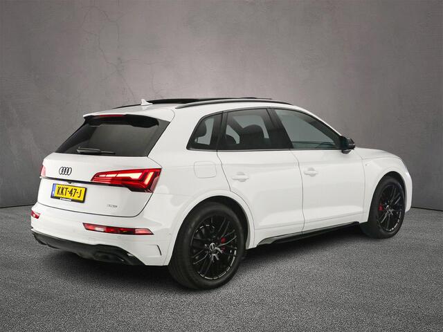 Audi Q5 50 TFSI e S edition Competition | Trekhaak | Luchtvering | Adaptieve Cruise | Panorama Dak | Camera | B&O 3D | Head-up | City-pakket | Tour pakket | Stoelen-pakket |