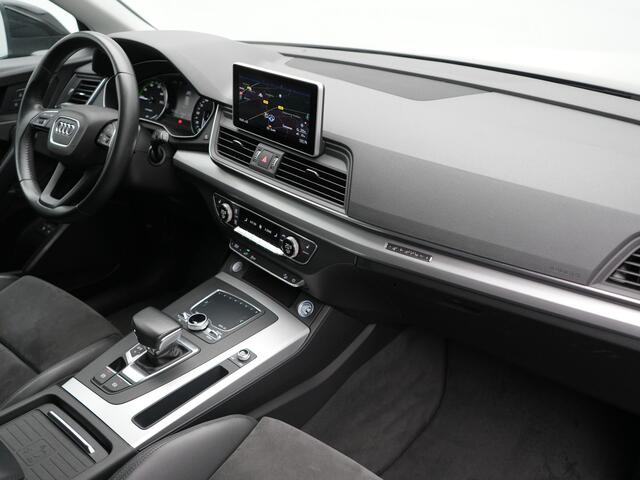 Audi Q5 50 TFSI e Quattro S Line PHEV 300pk Dealer O.H. | Trekhaak Af Fabriek | Luchtvering | Alcantara Sportstoelen Verwarmd | Cruise Control | Navigatie Plus | DAB | LED Koplampen | 18"L.M | Plug In Hybrid |