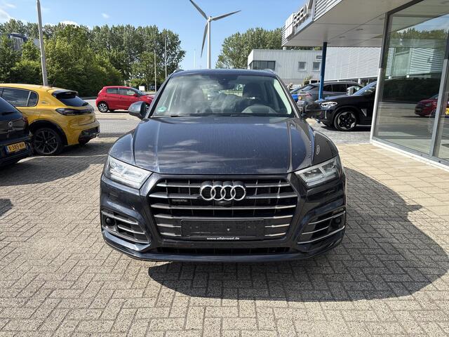 Audi Q5 55 TFSI e quattro S line | Panoramadak | Trekhaak wegklapbaar | Matrix LED | 360 graden camera | Geheugenstoel | Luchtvering | Head up Display | Stoelverwarming | Virtual cockpit | Adaptive cruise control | Massagestoel
