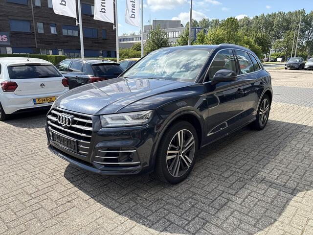 Audi Q5 55 TFSI e quattro S line | Panoramadak | Trekhaak wegklapbaar | Matrix LED | 360 graden camera | Geheugenstoel | Luchtvering | Head up Display | Stoelverwarming | Virtual cockpit | Adaptive cruise control | Massagestoel
