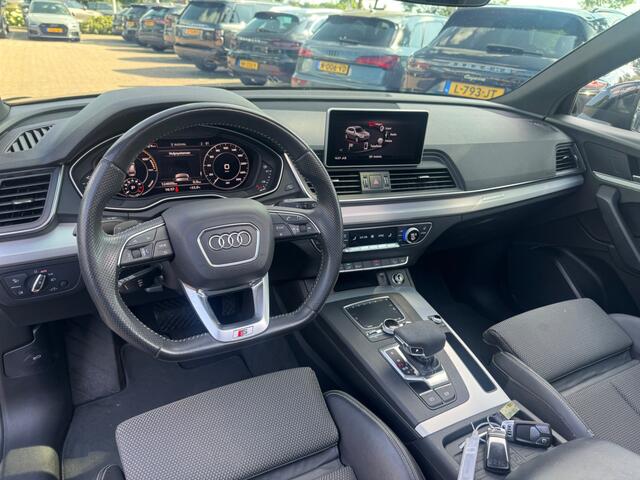 Audi Q5 50 TFSI e quattro S edition / Trekhaak / Panoramadak / Camera / Sportstoelen / 21'' / Matrix LED / Navigatie / Virtual Cockpit / Stoelverwarming / Dodehoek / DAB / ACC