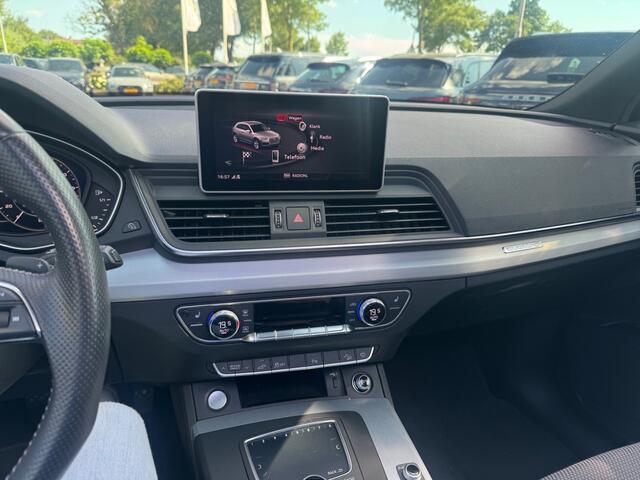 Audi Q5 50 TFSI e quattro S edition / Trekhaak / Panoramadak / Camera / Sportstoelen / 21'' / Matrix LED / Navigatie / Virtual Cockpit / Stoelverwarming / Dodehoek / DAB / ACC