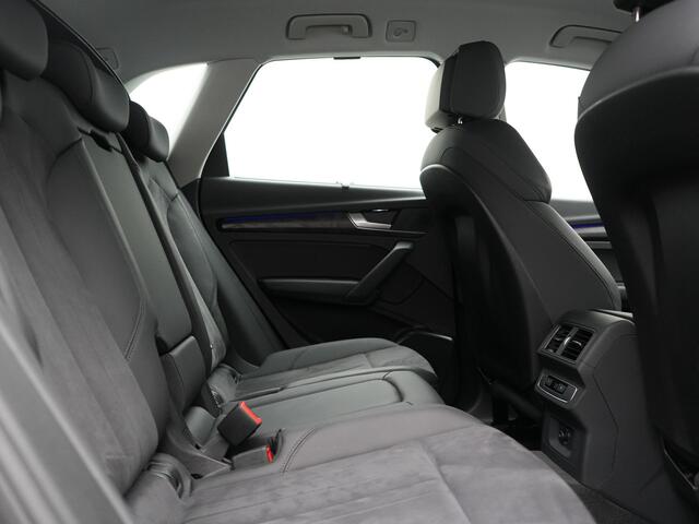 Audi Q5 50 TFSI e quattro Advanced edition PHEV 300pk Dealer O.H | Adaptive Cruise | Camera | BLIS | Apple Carplay | Alcantara Sportstoelen Verwarmd | Sfeerverlichting | Navigatie | Virtual | DAB | Plug In Hybrid |
