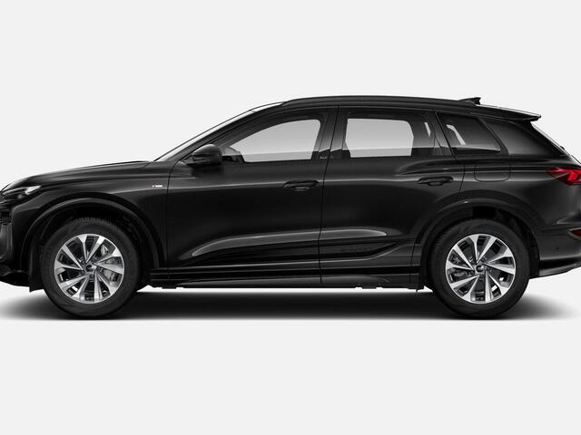 Audi Q6 e-tron Advanced edition 252 PK · Trekhaak, mechanisch draaibaar · Sportstoel zwart leder-kunstl. · 2-spaaks sport mf afgevl. padd