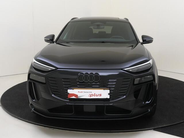 Audi Q6 e-tron S edition performance 100 kWh | Panoramadak | Luchtvering | Head-up display | Bang & Olufsen | Display passagierszijde | 360 camera | Parkeerassistent | Achterbank verwarmd |