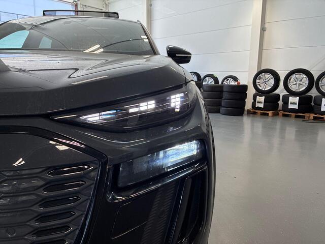 Audi Q6 e-tron edition 83 kWh 252pk · SOH 96,3% · Panoramadak · 360 Camera · Inklap. Trekhaak · Luchtvering · Stuur- & Stoelverwarming · Apple/Android Car Play · Garantie t/m 13-07-2030 of 100.000km