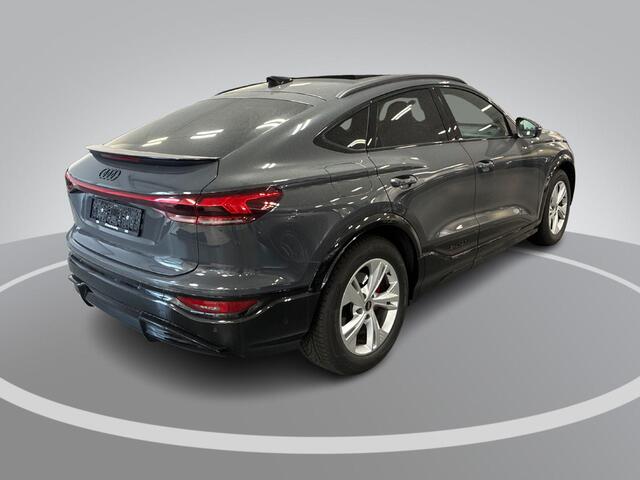Audi Q6 Sportback e-tron S edition performance 306pk 100 kWh · SOH 97,8% · Panoramadak · Wegklapbare Trekhaak · 360 Camera · Stoelverwarming voor+achter · Bijrijder Display · 19'' Inch · Garantie t/m 10-08-2030 of 100.000km