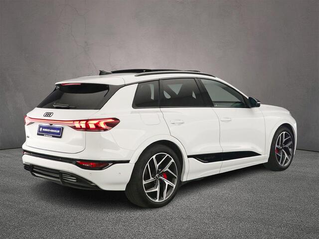 Audi Q6 e-tron S edition 100 kWh | Trekhaak | Adaptieve Luchtvering | Panorama Dak | Adaptieve Cruise | Head-up | B&O | Navigatie-pakket | Pack Tech | Trekhaak-pakket |