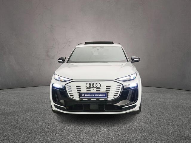 Audi Q6 e-tron S edition 100 kWh | Trekhaak | Adaptieve Luchtvering | Panorama Dak | Adaptieve Cruise | Head-up | B&O | Navigatie-pakket | Pack Tech | Trekhaak-pakket |