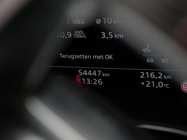 Audi Q7 Competition 60 TFSI e 456 pk Tiptronic quattro | Panoramadak | Achteruitrijcamera | Head-up display | Soft-Close portieren | Sportstoelen Plus | Leder | Bang & Olufsen sound