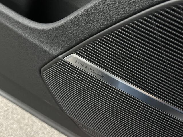 Audi Q7 60 TFSI e Competition S-Line | 360 Camera | ACC | Panorama | Carbon | Laser-LED | Trekhaak | B&O Sound | Keyless-Entry | Luchtvering | 22'' | Memory | Stoelverwarming V+A | Stuurverwarming | Stand Kachel | Zonwering | Carplay |