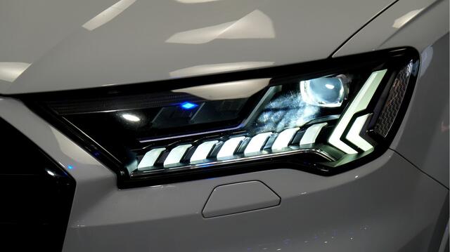 Audi Q7 Audi Q7 55 TFSI e quattro 280kW/381pk Aut8 Pro Line S LUCHTVERING + PANORAMADAK + MATRIX LED + LEER DIAMOND STITCH + BLACK OPTIEK + EL.STOELEN + PD-GLASS + SFEERVERLICHTING + CAMERA + KEYLESS START + LANE ASSIST + PARKSENSOREN + 22" LM-VELGEN!!