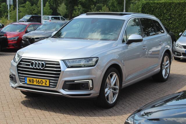 Audi Q7 3.0 TDI e-tron quattro Sport / Trekhaak / Panoramadak / Camera / 21'' / Luchtvering / Leder / Bose / Getint glas / Stoelverwarming / DAB / Cruise Control