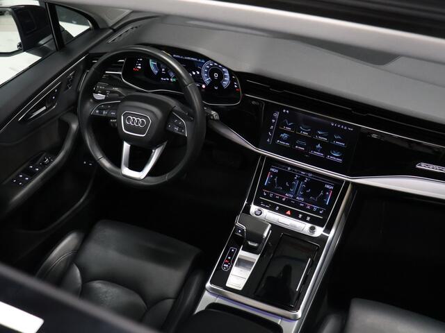 Audi Q7 55 TFSI e quattro Sport S [SCHUIFKANTELDAK, ADAPTIVE CRUISE, 360 CAMERA, TREKHAAK INKLAPBAAR, MEMORY SEATS, LUCHTVERING, STOELMASSAGE, APPLE CARPLAY, ANDROID, STUURVERWARMING, STOELVENTILATIE, STOELVERWARMING, VOL LED