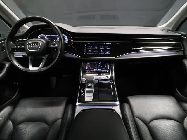 Audi Q7 55 TFSI e quattro Sport S [SCHUIFKANTELDAK, ADAPTIVE CRUISE, 360 CAMERA, TREKHAAK INKLAPBAAR, MEMORY SEATS, LUCHTVERING, STOELMASSAGE, APPLE CARPLAY, ANDROID, STUURVERWARMING, STOELVENTILATIE, STOELVERWARMING, VOL LED