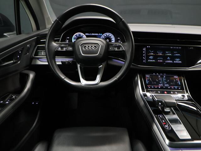 Audi Q7 55 TFSI e quattro Sport S [SCHUIFKANTELDAK, ADAPTIVE CRUISE, 360 CAMERA, TREKHAAK INKLAPBAAR, MEMORY SEATS, LUCHTVERING, STOELMASSAGE, APPLE CARPLAY, ANDROID, STUURVERWARMING, STOELVENTILATIE, STOELVERWARMING, VOL LED