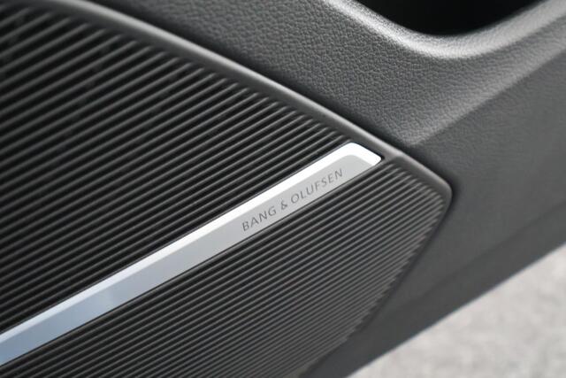 Audi Q7 55 TFSIe 381pk quattro Pro Line S Leder Memory Sluithulp B&O Panoramadak Camera Stoel + Stuurverwarming Luchtvering Navigatie 2x S-Line