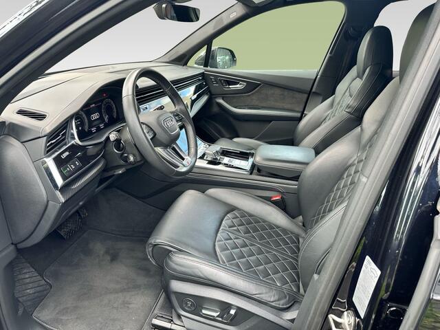 Audi Q7 60 TFSI e quattro Competition / Trekhaak / Panoramadak / 360Camera / Head-up / Softclose / Luchtvering / 22'' / Keyless / Matrix LED / Carbon intr. / Stoelventilatie+Verwarming / Stuurverwarming / Bose / Dodehoek / DAB /