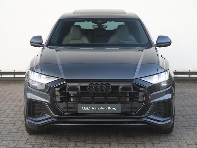 Audi Q8 55 TFSI e quattro Pro Line S 381 Pk | Matrix LED | Panoramadak | Luchtvering | Head up | Trekhaak | Camera | Parkeersensoren V+A | 23" Lichtmetalen velgen |