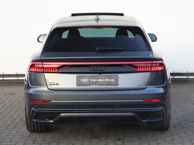 Audi Q8 55 TFSI e quattro Pro Line S 381 Pk | Matrix LED | Panoramadak | Luchtvering | Head up | Trekhaak | Camera | Parkeersensoren V+A | 23" Lichtmetalen velgen |