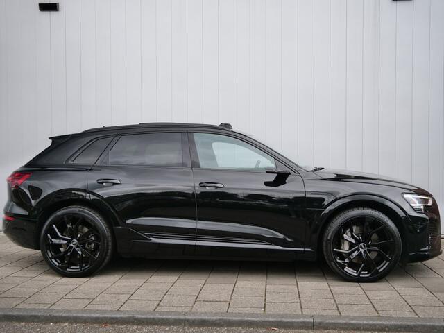 Audi Q8 e-tron 50 quattro 340pk S Edition 95 kWh 22 inch / RS-Stoelen / Apple Carplay