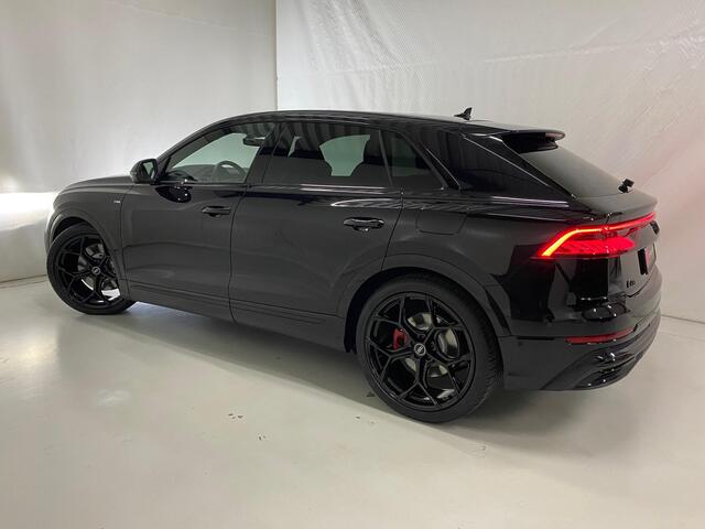 Audi Q8 60 TFSI e quattro Pro Line S Competition Head Up Masage Trekhaak Luchtvereing B&O ACC Softclose 23 Inch Nachtzicht 360 Camera Matrix