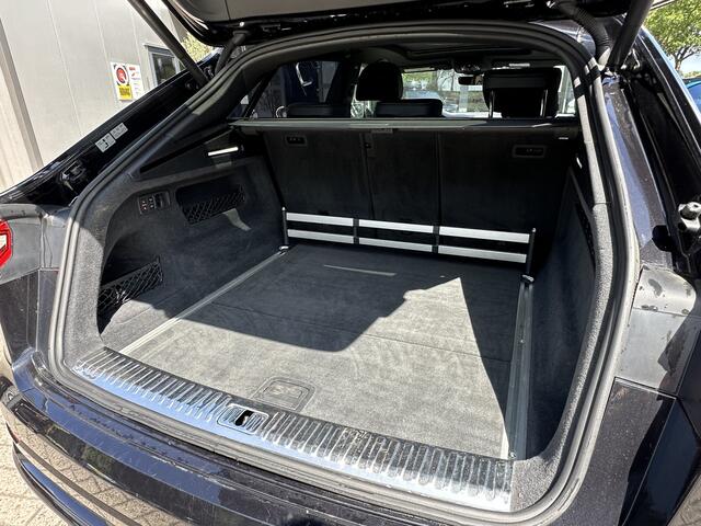 Audi Q8 50 TDI Quattro S-Line/Pano/Luchtvering/B&O/23 inch 4 wielbesturing/Trekhaak