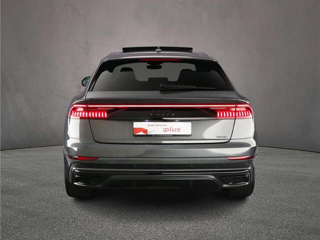 Audi Q8 60 TFSI e quattro Pro Line S Competition | Headup | Pano | Trekhaak | Carbon | B&O | Massage | City | Parking plus |