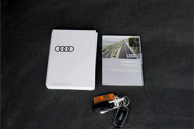 Audi Q8 e-tron 55 Quattro S Edition 115 kWh Pano Leer 360° Camera Trekhaak 22"