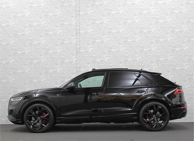 Audi Q8 55 TFSI e Competition S-Line | RS Leder | 360 Camera | ACC | Panorama | Luchtvering | Softclose | LED-Matrix | Trekhaak | Lane & Side Assist | Led Sfeerverlichting | Keyless-Entry | Black-Optic | Rijklaar incl. Bovag Garantie.
