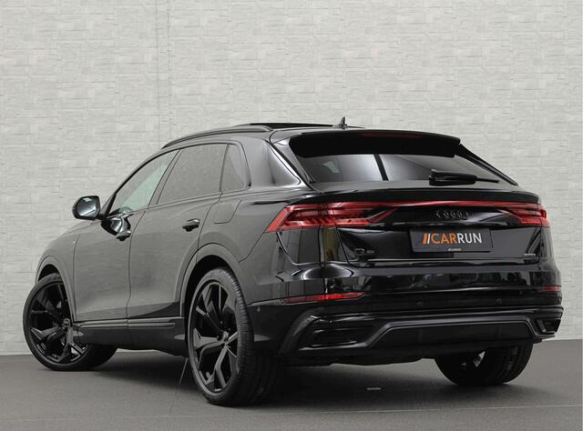 Audi Q8 55 TFSI e Competition S-Line | RS Leder | 360 Camera | ACC | Panorama | Luchtvering | Softclose | LED-Matrix | Trekhaak | Lane & Side Assist | Led Sfeerverlichting | Keyless-Entry | Black-Optic | Rijklaar incl. Bovag Garantie.