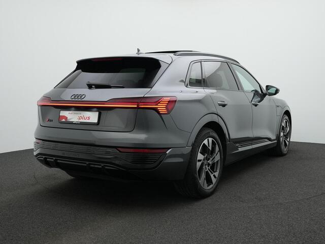Audi Q8 e-tron 55 quattro Pro Line S 115 kWh 408 pk / S-Line | Panoramadak | Geheugenstoel | Matrix LED | Leder/alcantara | Achteruitrijcamera