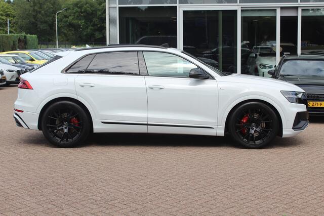 Audi Q8 55 TFSI quattro Pro Line Plus / Trekhaak / Panoramadak / 360Camera / Achterasbesturing / Softclose / 22'' / B&O / Sfeerverlichting / Dodehoek / DAB / Stoelverwarming / ACC