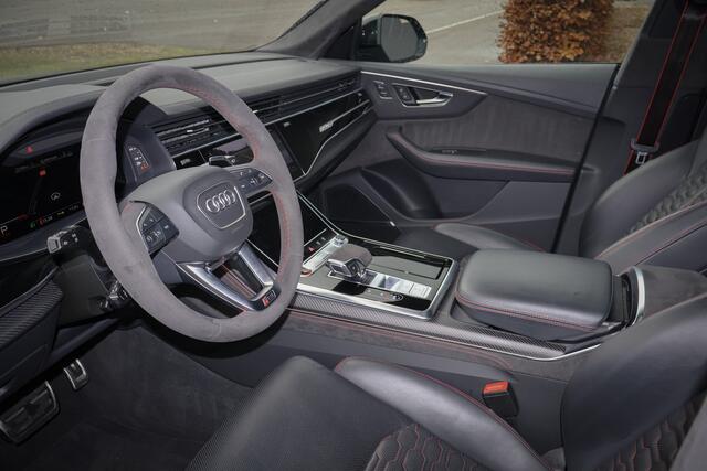 Audi Q8 RS Q8 quattro | RS DYNAMIC PACK 305KM/H | KERAMISCH | B&O 3D | 4W-BESTURING | PANORAMADAK | STOELKOELING/VERWARMING/MASSAGE | 23" | ELEK. TREKHAAK | SPORTUITLAAT | SOFTCLOSE | ETC. RSQ8