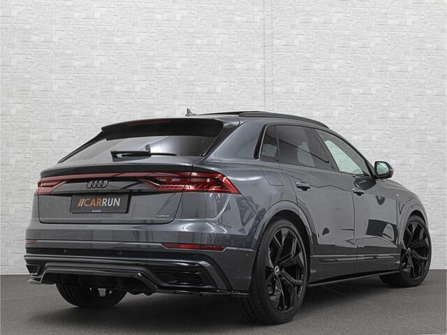 Audi Q8 60e 462PK Competition | RS-Stoelen | 360 Camera | ACC | Carbon | Panorama | Massage | Ventilatie | B&O Sound | Matrix-LED | Luchtvering | Alcantara Hemelbekleding | Stoelverwarming V+A | Sfeerverlichting | Keyless-Entry | ISO-Glas | Zonwering | Standkache