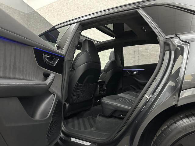 Audi Q8 60e 462PK Competition | RS-Stoelen | 360 Camera | ACC | Carbon | Panorama | Massage | Ventilatie | B&O Sound | Matrix-LED | Luchtvering | Alcantara Hemelbekleding | Stoelverwarming V+A | Sfeerverlichting | Keyless-Entry | ISO-Glas | Zonwering | Standkache