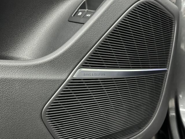 Audi Q8 60e 462PK Competition | RS-Stoelen | 360 Camera | ACC | Carbon | Panorama | Massage | Ventilatie | B&O Sound | Matrix-LED | Luchtvering | Alcantara Hemelbekleding | Stoelverwarming V+A | Sfeerverlichting | Keyless-Entry | ISO-Glas | Zonwering | Standkache