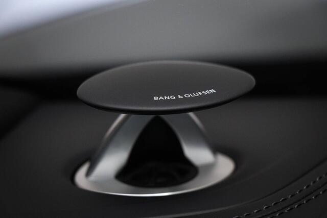 Audi Q8 55 TFSI quattro Pro Line Plus | PANORAMADAK | NACHTZICHT | HEAD UP | SFEERVERLICHTING | SOFTCLOSE | TREKHAAK | 22"