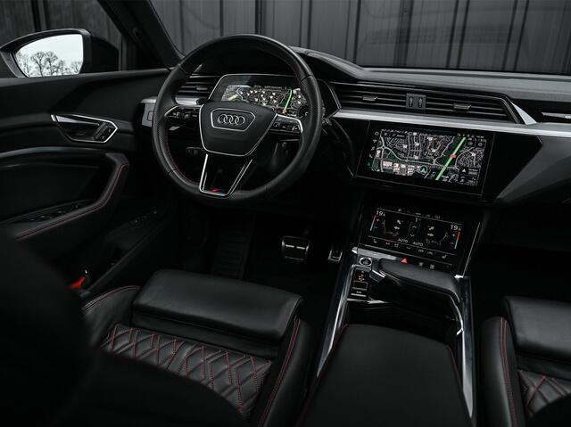 Audi Q8 e-tron 50 quattro S Edition 95 kWh · NL-auto · Panoramadak · RS-seats · Memory seats · Leder · Adaptive cruise · Keyless · Stuurverwarming