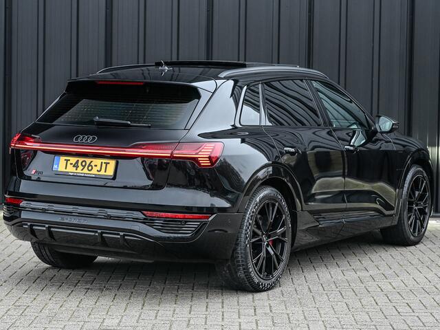 Audi Q8 e-tron 50 quattro S Edition 95 kWh · NL-auto · Panoramadak · RS-seats · Memory seats · Leder · Adaptive cruise · Keyless · Stuurverwarming