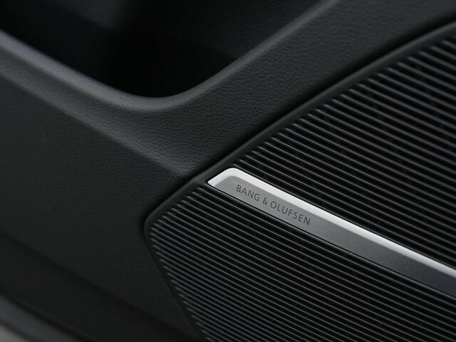 Audi Q8 60 TFSI e Quattro Pro Line S Competition / S-Line | Panoramadak | Trekhaak | Sportstoelen plus | Geheugenstoel | Bang & Olufsen | 360 Camera | HD Matrix LED