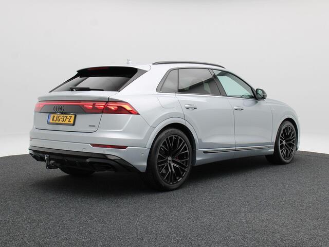 Audi Q8 60 TFSi e 490 Pk quattro S-Line Competition | Matrix Laser LED | Vierwielbesturing | B&O Audio | Valcona Leder | 22 Inch | Trekhaak | Head-Up | 20.328 Km!!