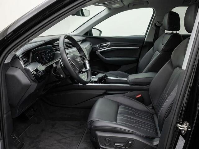 Audi Q8 e-tron 55 quattro Advanced Edition Plus 115 kWh 408pk | Panoramadak | Stoeverwarming voor en achter | Head ip Display | Pack Tour | Pack City