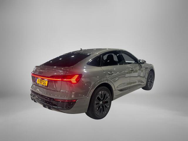 Audi Q8 Sportback e-tron 55 quattro S Edition 408pk / 115 kWh · Panoramadak · Bang & Olufsen sound · Stoel,-Stuur & achterbank verwarmd · Leder · 21'' Velgen · Apple/Android Car Play · Camera · Dodehoeksensoren· ·